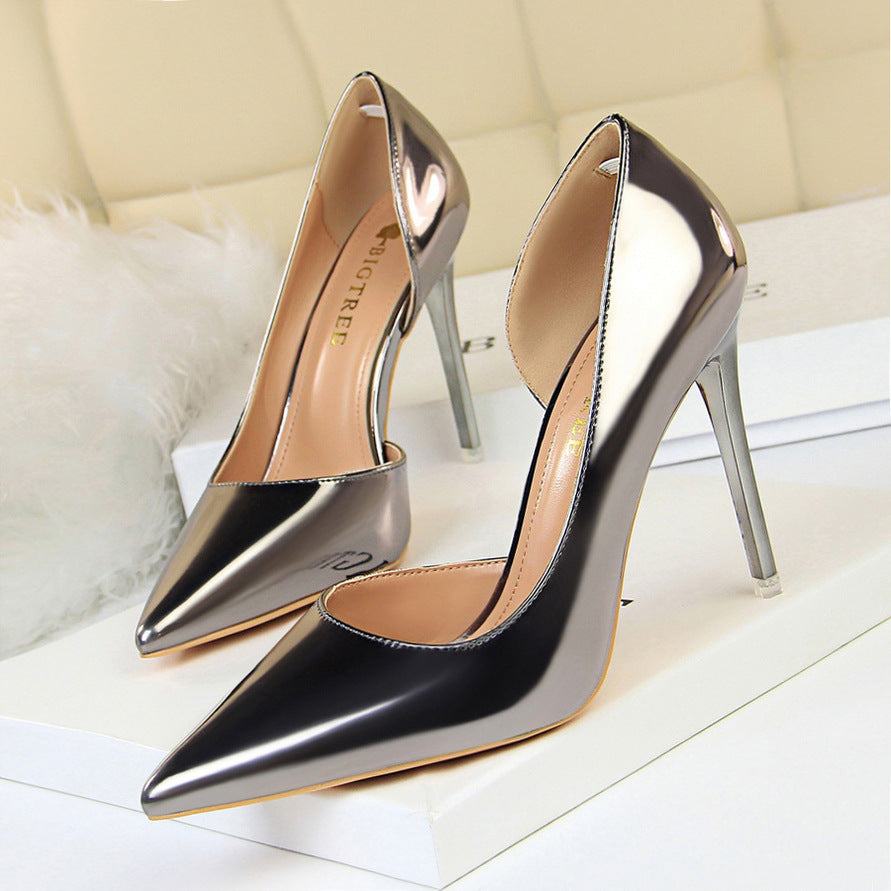 Simple stiletto shoes